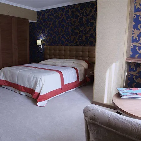 Hotell Mira Alsancak 3*