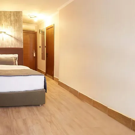 Hotel Mira Alsancak 3*