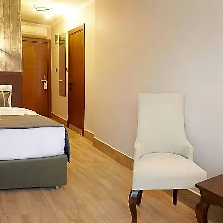 Mira Alsancak Hotell 3*