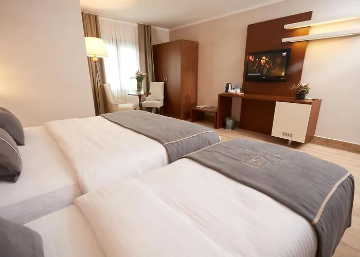 Hotel Mira Alsancak 3*