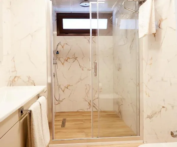 Mira Alsancak מלון