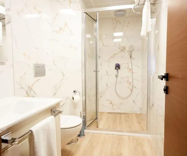 Mira Alsancak איזמיר