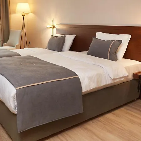 Hotel Mira Alsancak 3*